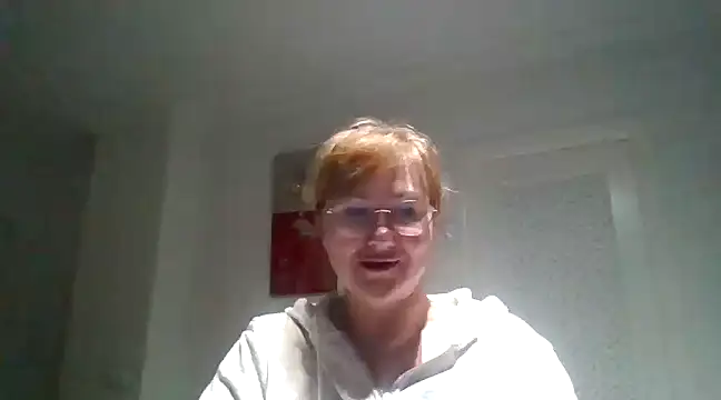 Snapshot of Luzia-Sal chatting on 02-10-25, 10:30 Luzia-Sal online show from 02-10-25, 10:30