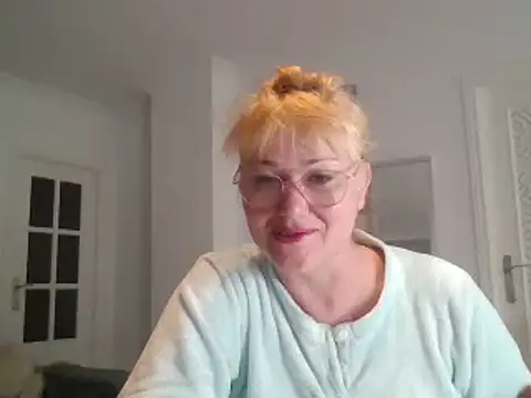 Snapshot of Luzia-Sal chatting on 02-14-25, 08:52 Luzia-Sal online show from 02-14-25, 08:52