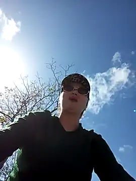 Snapshot of Luzia-Sal chatting on 02-16-25, 11:49 Luzia-Sal online show from 02-16-25, 11:49