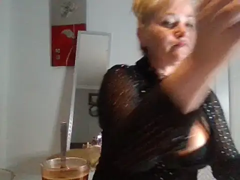 Snapshot of Luzia-Sal chatting on 02-28-25, 07:46 Luzia-Sal online show from 02-28-25, 07:46