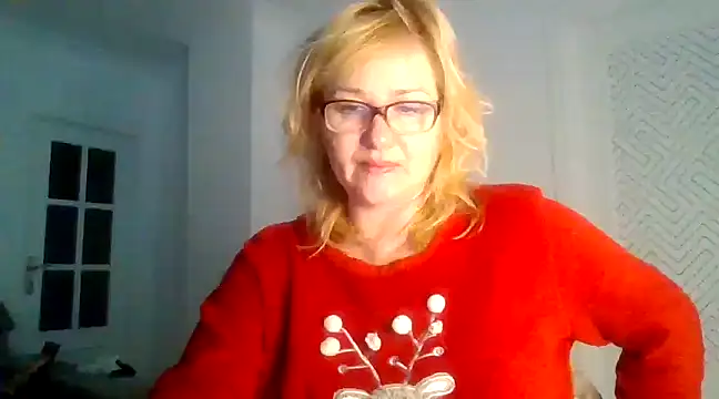 Snapshot of Luzia-Sal chatting on 03-02-25, 09:21 Luzia-Sal online show from 03-02-25, 09:21