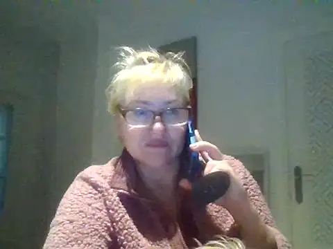 Snapshot of Luzia-Sal chatting on 03-02-25, 06:51 Luzia-Sal online show from 03-02-25, 06:51