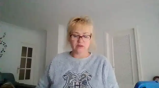 Snapshot of Luzia-Sal chatting on 03-07-25, 08:13 Luzia-Sal online show from 03-07-25, 08:13