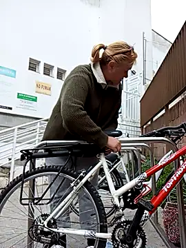 Snapshot of Luzia-Sal chatting on 03-07-25, 11:51 Luzia-Sal online show from 03-07-25, 11:51