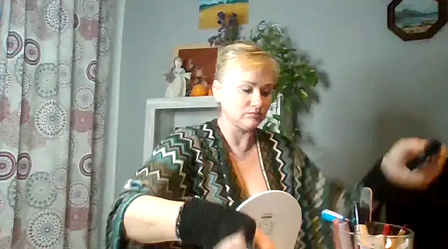 Snapshot of Luzia-Sal chatting on 03-08-25, 08:14 Luzia-Sal online show from 03-08-25, 08:14