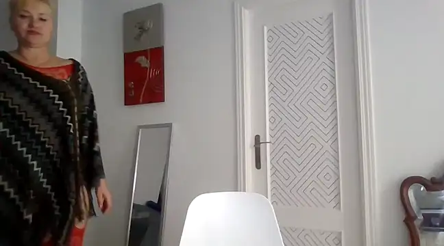 Snapshot of Luzia-Sal chatting on 03-09-25, 01:15 Luzia-Sal online show from 03-09-25, 01:15