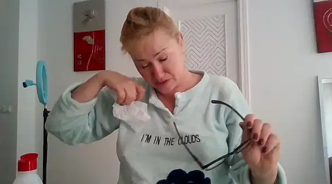 Snapshot of Luzia-Sal chatting on 03-14-25, 09:46 Luzia-Sal online show from 03-14-25, 09:46