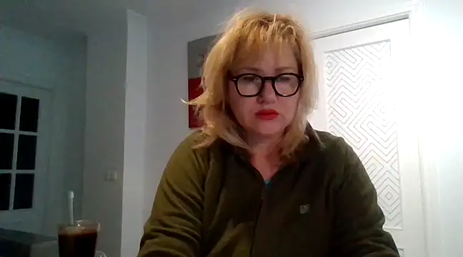 Snapshot of Luzia-Sal chatting on 03-14-25, 05:57 Luzia-Sal online show from 03-14-25, 05:57