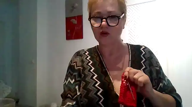 Snapshot of Luzia-Sal chatting on 03-15-25, 05:48 Luzia-Sal online show from 03-15-25, 05:48