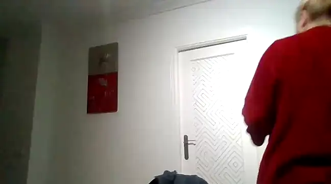 Snapshot of Luzia-Sal chatting on 03-21-25, 06:27 Luzia-Sal online show from 03-21-25, 06:27