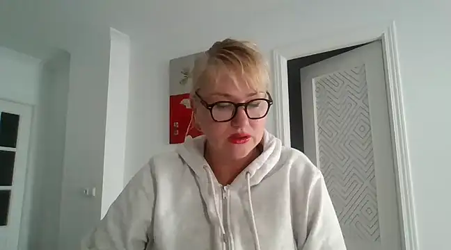 Snapshot of Luzia-Sal chatting on 03-22-25, 02:25 Luzia-Sal online show from 03-22-25, 02:25