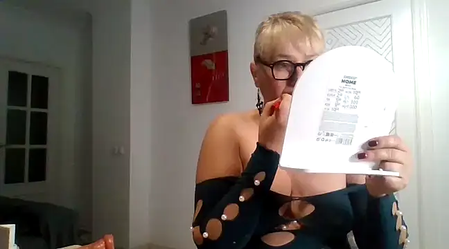 Snapshot of Luzia-Sal chatting on 03-22-25, 10:26 Luzia-Sal online show from 03-22-25, 10:26