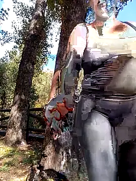 Snapshot of Luzia-Sal chatting on 10-17-25, 11:35 Luzia-Sal online show from 10-17-25, 11:35