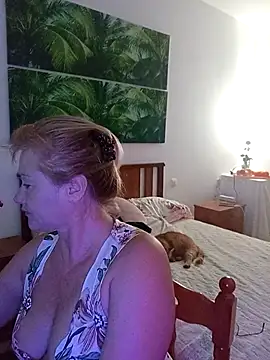 Snapshot of Luzia-Sal chatting on 10-18-25, 06:41 Luzia-Sal online show from 10-18-25, 06:41