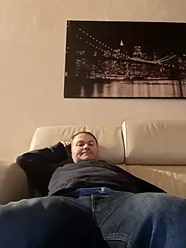 Pourleplasirs online show from 02-17-25, 01:47