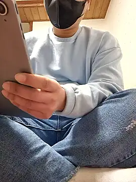 Tyyyggjju online show from 12-22-25, 03:42