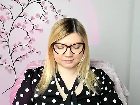 Lola moree online show from 12-21-25, 12:45