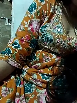 Snapshot of saaniya chatting on 10-18-25, 08:09 saaniya online show from 10-18-25, 08:09