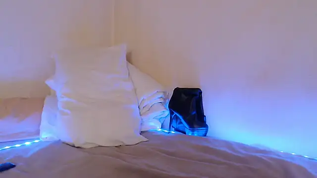 Snapshot of AliceFeet chatting on 07-21-26, 01:57 AliceFeet online show from 07-21-26, 01:57