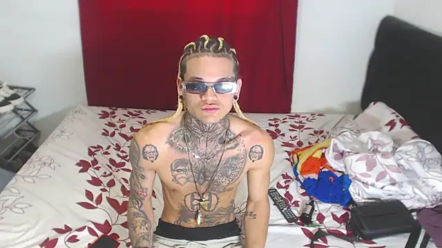Snapshot of hot_man05 chatting on 02-03-25, 03:17 hot man05 online show from 02-03-25, 03:17