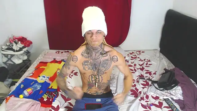 Snapshot of hot_man05 chatting on 02-04-25, 09:28 hot man05 online show from 02-04-25, 09:28