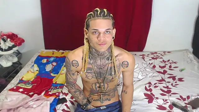 Snapshot of hot_man05 chatting on 02-05-25, 06:24 hot man05 online show from 02-05-25, 06:24