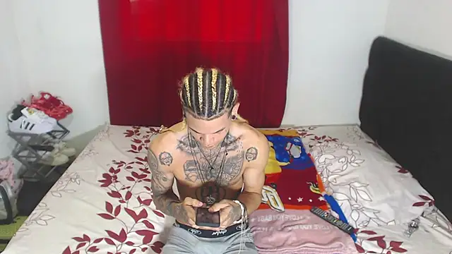 Snapshot of hot_man05 chatting on 02-19-25, 04:22 hot man05 online show from 02-19-25, 04:22