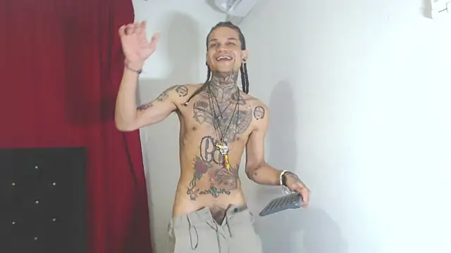 Snapshot of hot_man05 chatting on 02-27-25, 10:04 hot man05 online show from 02-27-25, 10:04