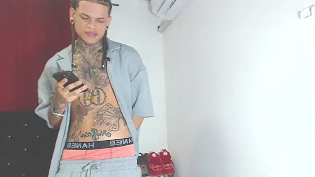 Snapshot of hot_man05 chatting on 03-08-25, 07:49 hot man05 online show from 03-08-25, 07:49