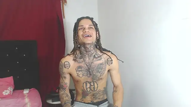 Snapshot of hot_man05 chatting on 03-16-25, 08:32 hot man05 online show from 03-16-25, 08:32
