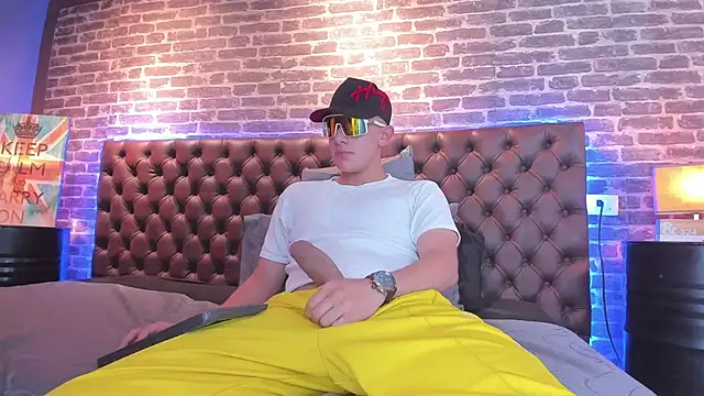 Snapshot of Thomas_May4rs chatting on 02-21-25, 07:23 Thomas May4rs online show from 02-21-25, 07:23