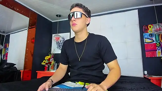 Snapshot of Thomas_May4rs chatting on 03-12-25, 07:46 Thomas May4rs online show from 03-12-25, 07:46