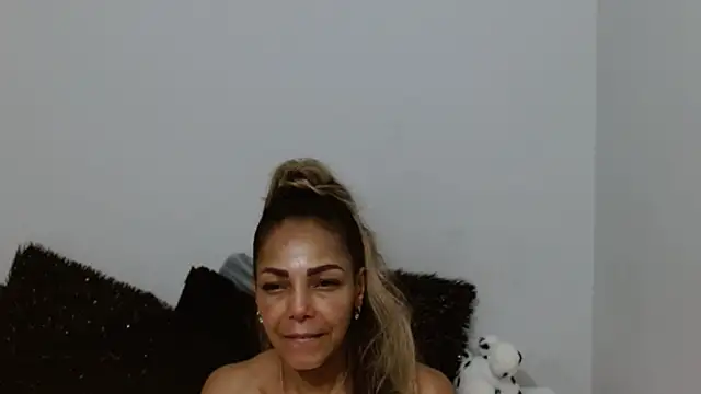 Lunasquirt1985 online show from 01-09-26, 11:13