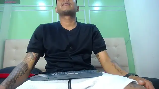 Snapshot of Saipadpuer30 chatting on 02-19-25, 01:50 Saipadpuer30 online show from 02-19-25, 01:50