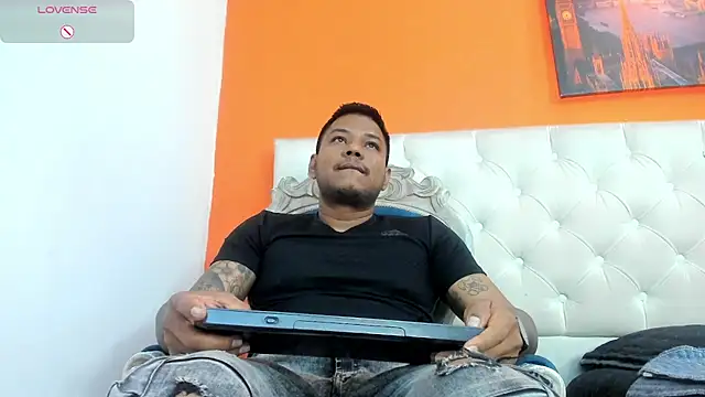 Snapshot of Saipadpuer30 chatting on 09-10-25, 11:43 Saipadpuer30 online show from 09-10-25, 11:43