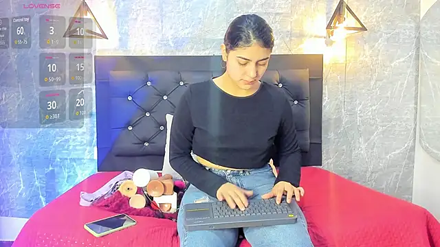 Snapshot of emberhodson chatting on 09-14-25, 10:58 emberhodson online show from 09-14-25, 10:58