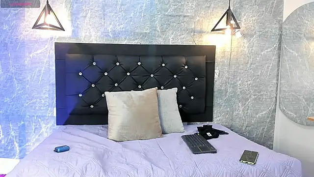 Snapshot of emberhodson chatting on 09-18-25, 11:34 emberhodson online show from 09-18-25, 11:34