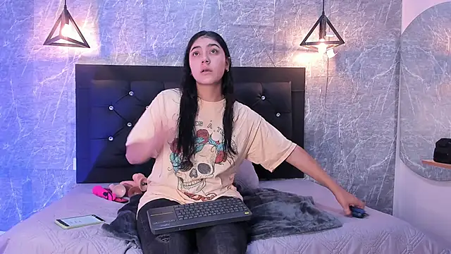 Snapshot of emberhodson chatting on 09-23-25, 10:40 emberhodson online show from 09-23-25, 10:40