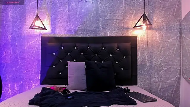 Snapshot of emberhodson chatting on 10-06-25, 01:08 emberhodson online show from 10-06-25, 01:08