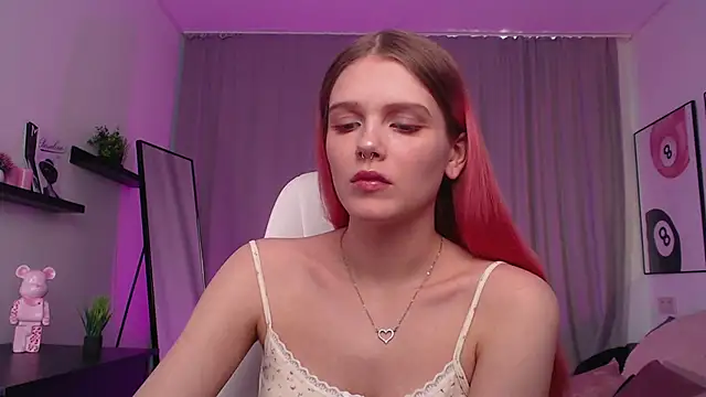 Gretchen Mol online show from 03-07-26, 07:38