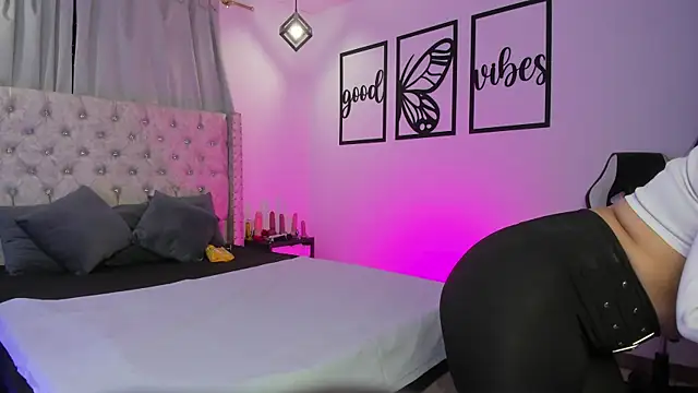 nicolee millerr online show from 04-16-26, 12:28