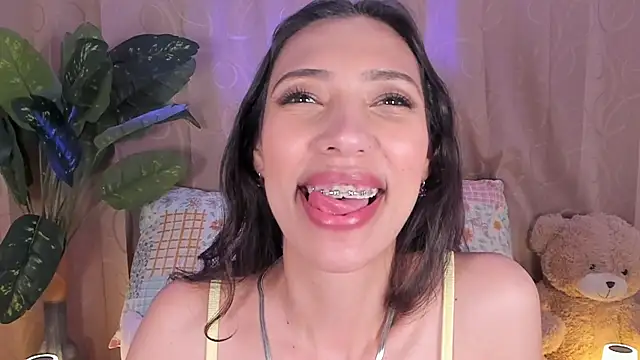 Miss veronicaa2 online show from 07-10-26, 01:14