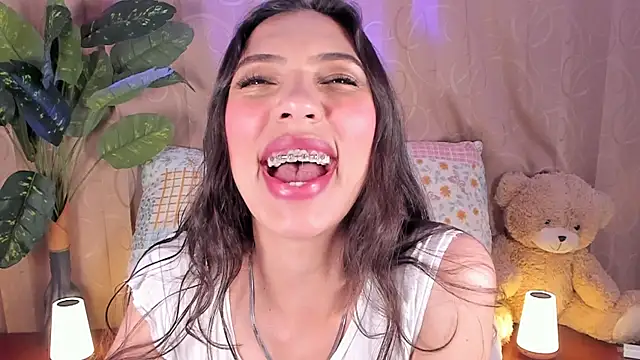 Miss veronicaa2 online show from 07-13-26, 01:47