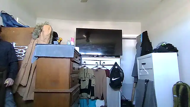 cruz815 online show from 04-08-26, 08:20