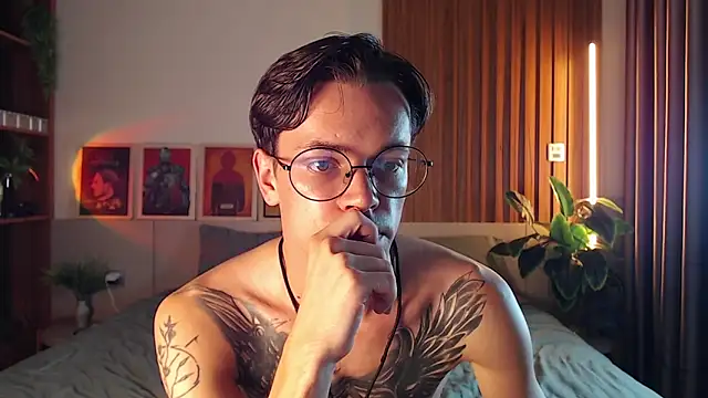 William Henry  online show from 04-03-26, 01:53