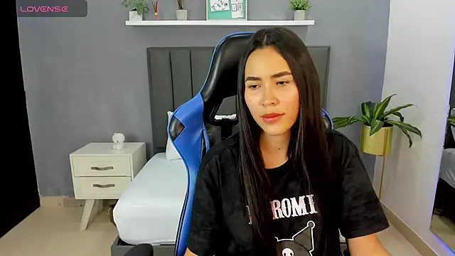 alessia leroy online show from 02-18-25, 07:41