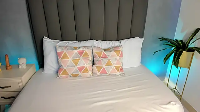 alessia leroy online show from 03-13-25, 07:39