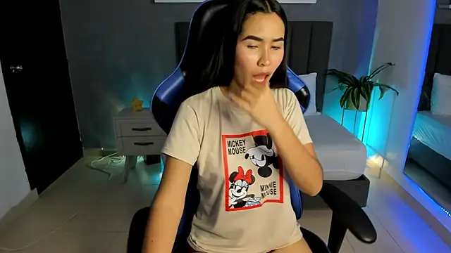 alessia leroy online show from 03-17-25, 07:26