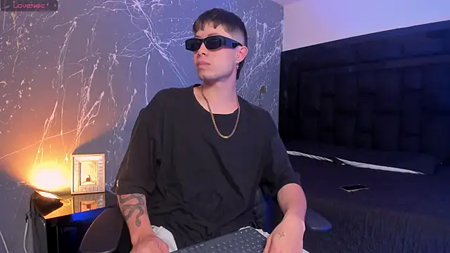 marcuscollins1  online show from 10-27-25, 01:04