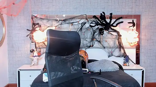 Nohemi louse online show from 11-01-25, 06:21